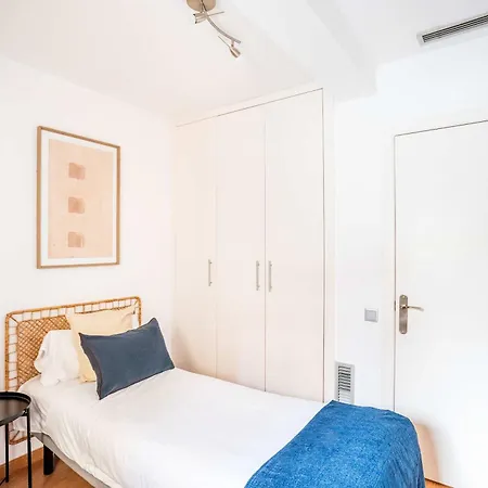 Apartment The Collection - Pl Universitat Comfortable 3bd With Private Patio Barcelona