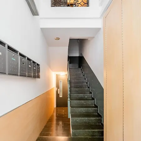 Pl Universitat Comfortable 3Bd With Private Patio *