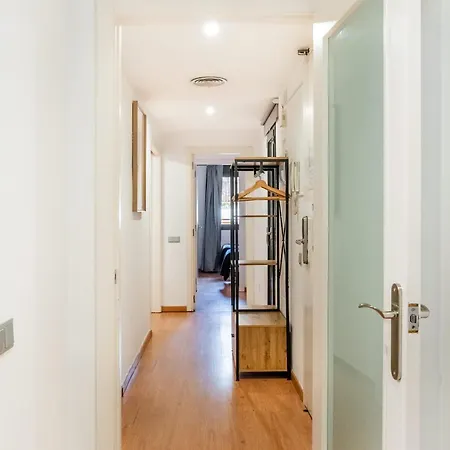 דירה The Collection - Pl Universitat Comfortable 3bd With Private Patio ברצלונה