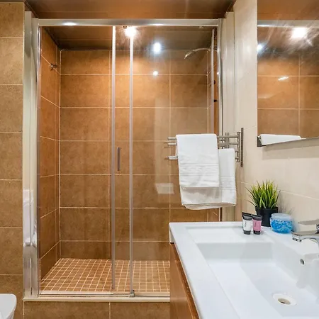 Pl Universitat Comfortable 3Bd With Private Patio