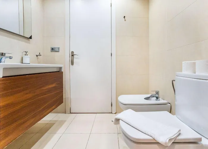 The Collection - Pl Universitat Comfortable 3bd With Private Patio *